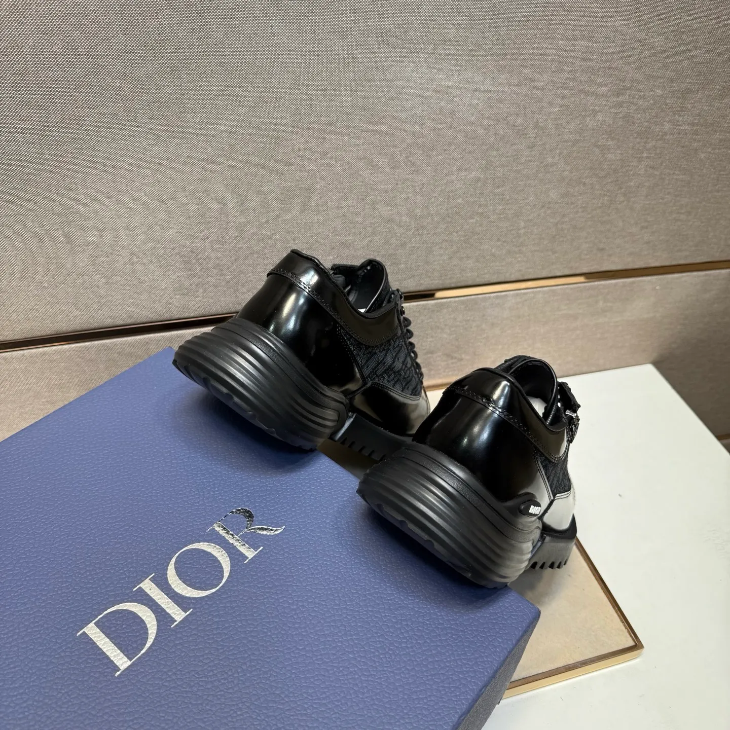 ⬛️Men's shoes 💰p560 [Dior~] Men's casual shoes 2025z cabinet sales simultaneously 🔶Size: 39-44 #️⃣ 🔷2 colors🔜The upper is made of multi-material splicing➕Genuine leather lining, comfortable and breathable, sole: original comfortable and wear-resistant outsole, ⚠️Real shot📱Photographed🎬The real thing is better📢📢📢